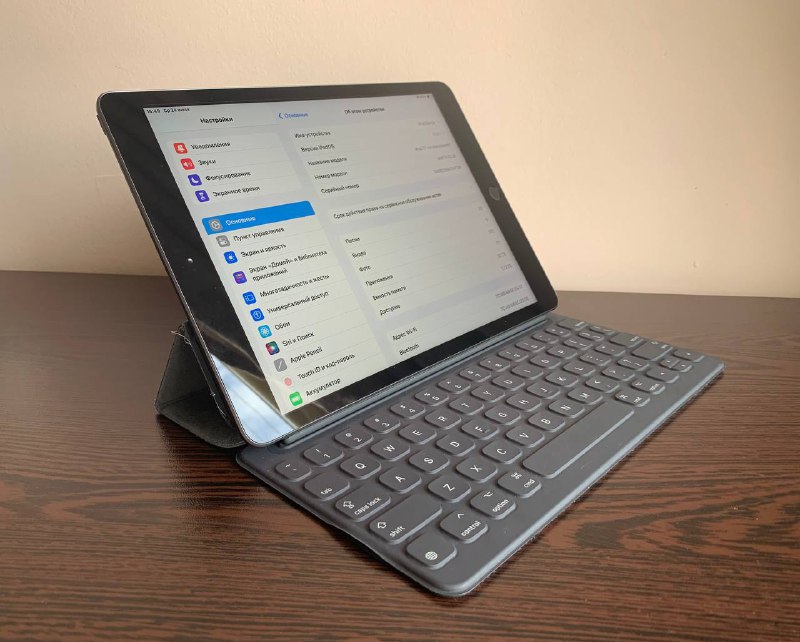 iPad 7 Space Gray 128GB с чехлом и клавиатурой 3