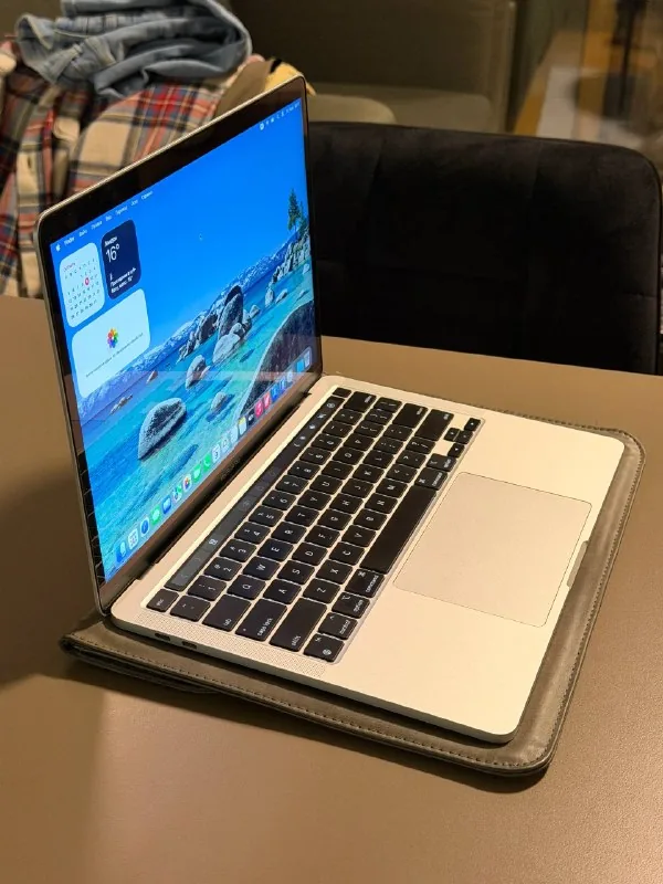 MacBook Pro 13" 2022 M2 8GB 256GB Silver Grey 1