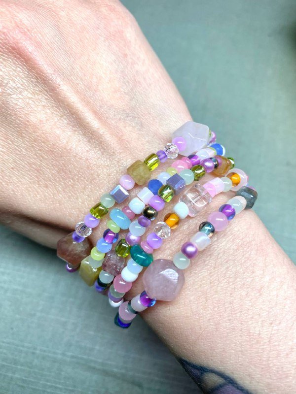 Браслеты на резинке из стекла и натуральных камней 2