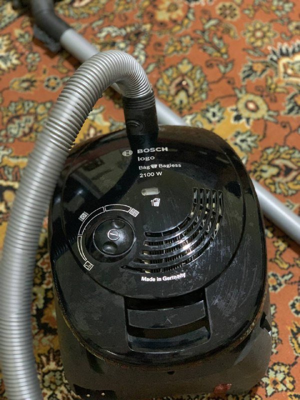 Пылесос Bosch с насадками и многоразовым пакетом