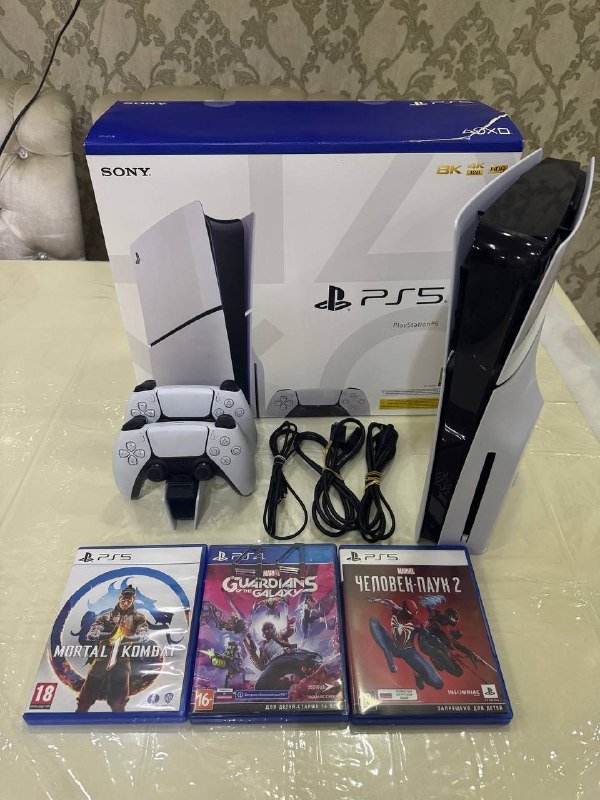 Playstation 5 Slim Disk версия, 2 контроллера, 3 игры, зарядка