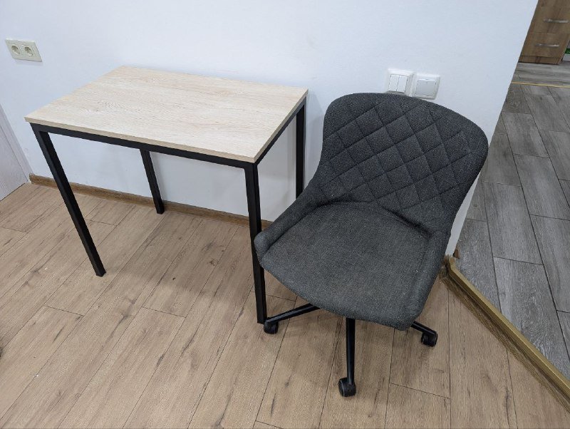 Стол 80*50, кресло с повреждением 3
