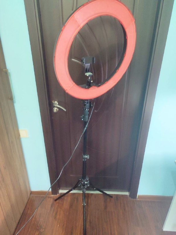 Оригинальная кольцевая лампа Neewer RL-18 с штативом