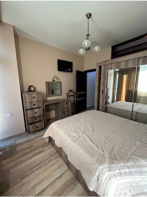 3 комнатная квартира с 2 спальнями в Батуми на год 5