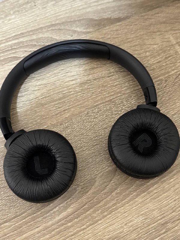 Монитор Philips Full HD, JBL Tune520BT 10