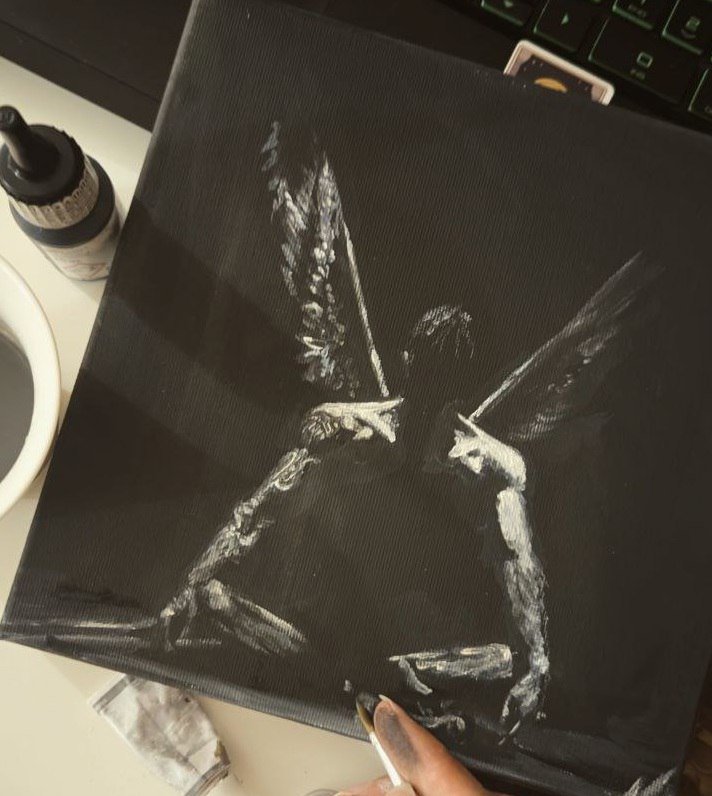 Книга Нотр-Дамм де пари, аромалампа с маслами, картины Медуза Горгона и Dark Angel 5