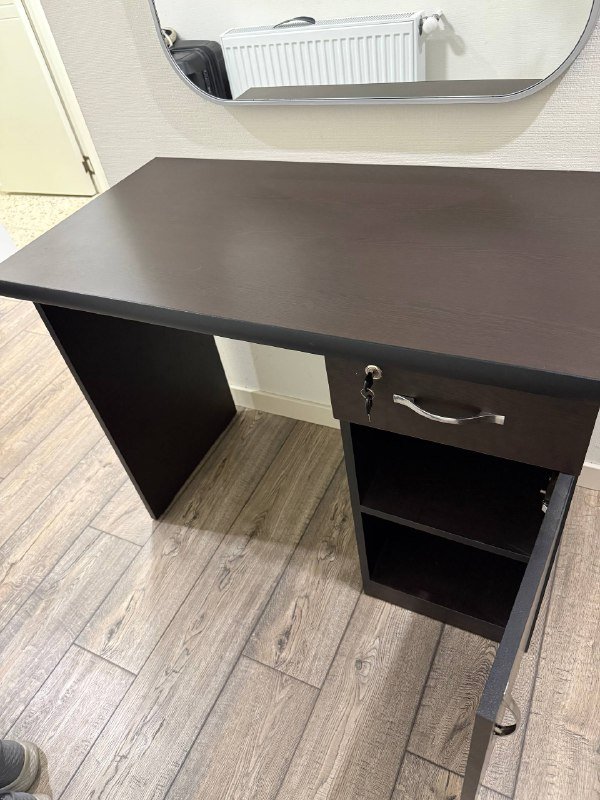 Письменный стол с ящиками 2