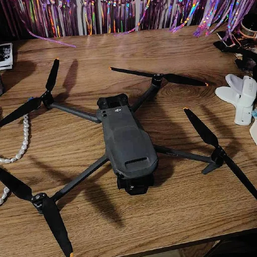 DJI Mavic 3 квадрокоптер
