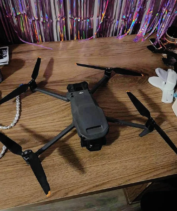DJI Mavic 3 квадрокоптер
