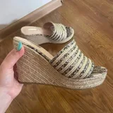 Босоножки на танкетке Belluci 1