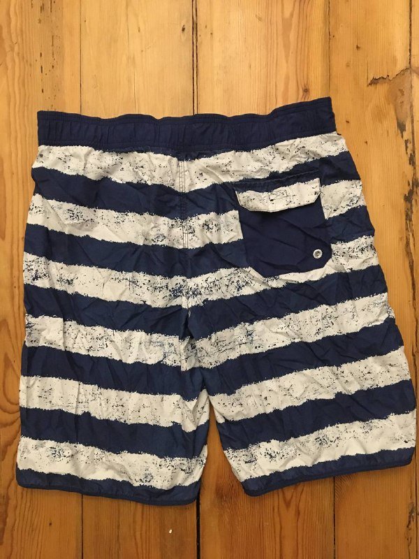 Насос велосипедный, фонарь, сумка, плавки, горнолыжные штаны, карабин с компасом 6