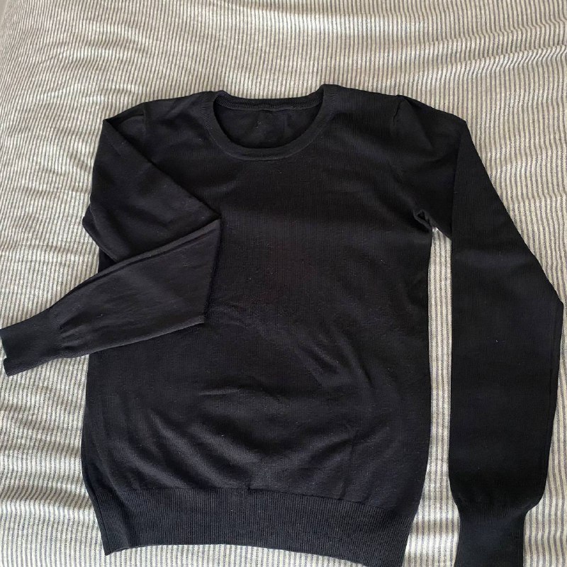джинсовые шорты LOEWE, белые топы, костюм двойка GUCCI, свитер 3