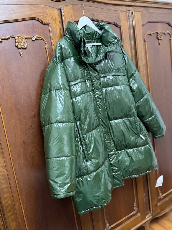 Зимняя куртка зелено-болотная оверсайз с капюшоном