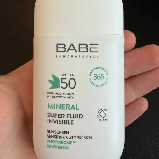 Минеральный солнцезащитный флюид для лица BABE SPF 50