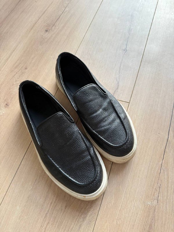 Лосины, джинсы Mom и Stradivarius, кофта Zara, мужские мокасины Zara, синий костюм 9