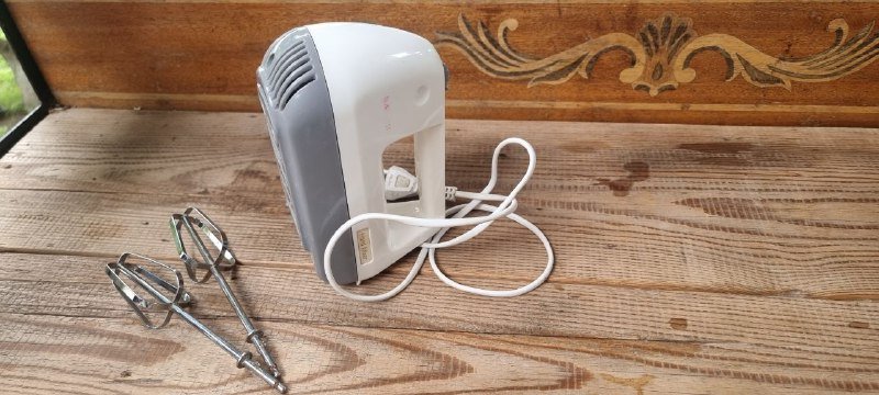 Утюг, ножи, миска, моющее средство, скребок 2