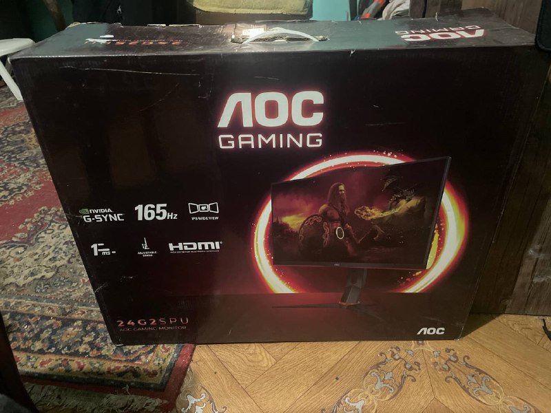 Игровой компьютер с монитором и наушниками