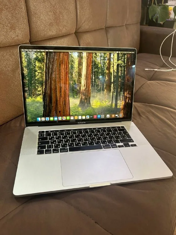 MacBook Pro 1