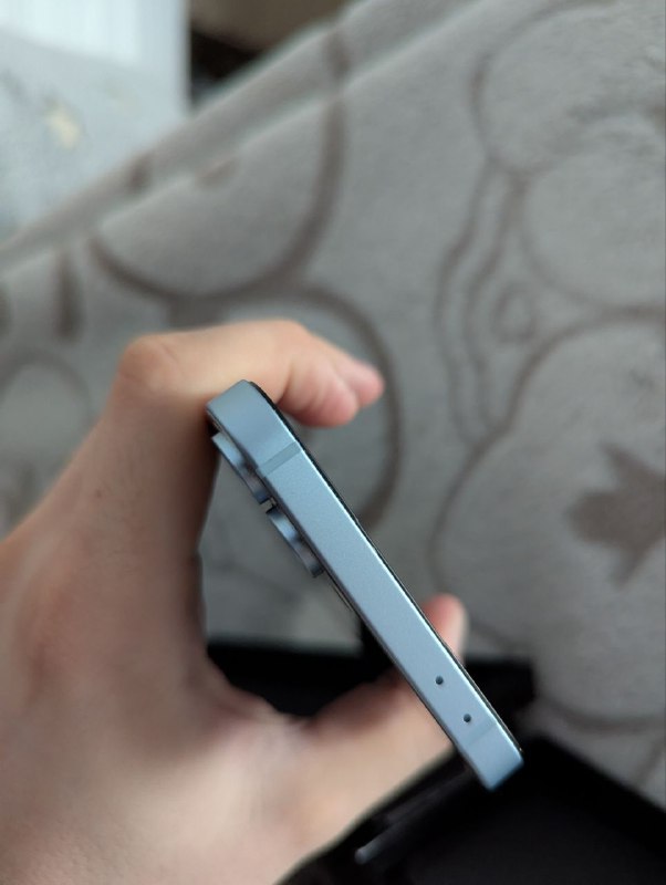 Телефон Samsung z flip 6 с двумя чехлами 7