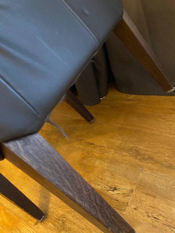 кожаные стулья на деревянных ножках 3