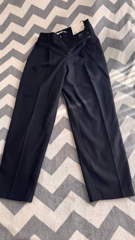 Свитер Uniqlo, свитер COS, пальто Pinko, брюки темно-синие Uniqlo 7