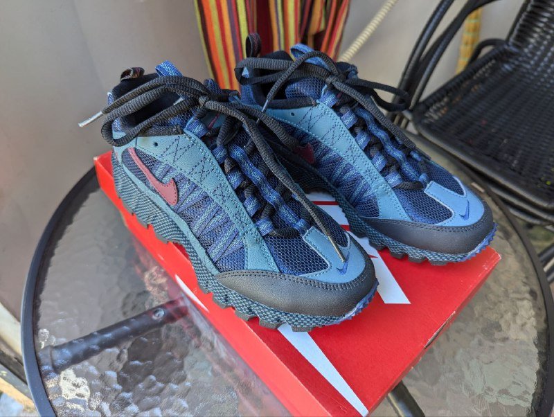 Женские кроссовки Nike Air Humara QS