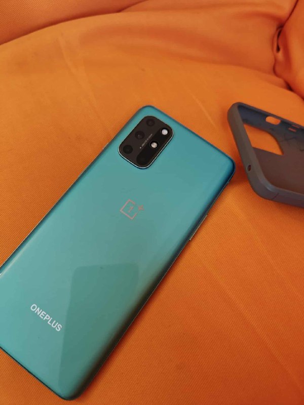 OnePlus 8T в идеальном состоянии