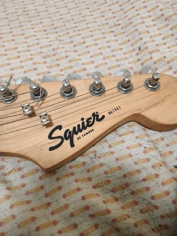 Компьютерное кресло, прожектор, гитара Fender, клетка для собак, велосипед Trinix 5