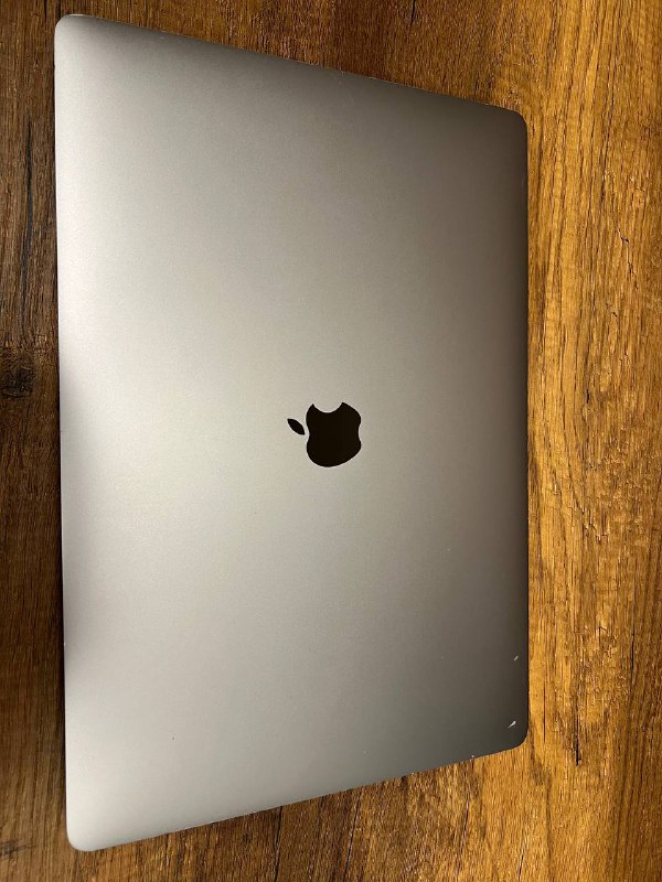 MacBook Pro 15 inch i7 16GB 256GB SSD 2