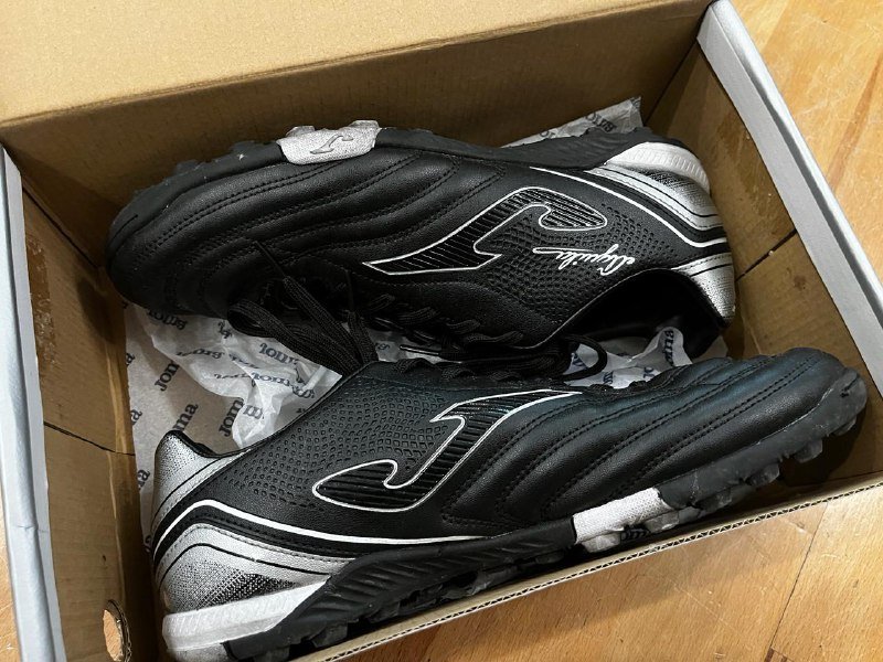 Футбольная кроссовки Joma Aguila 2201 Black Turf 2