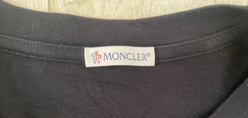 Moncler черная футболка размер L 2