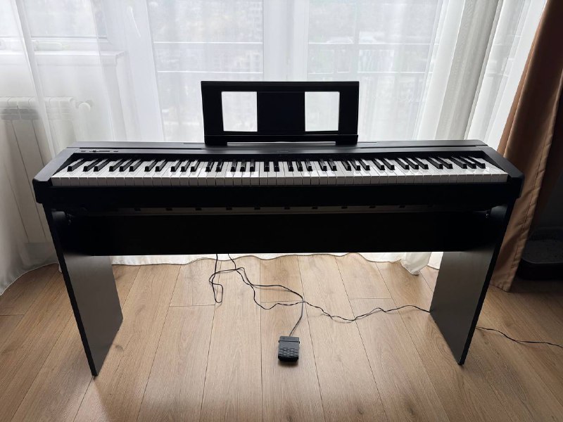Yamaha P-45B фортепиано с деревянной стойкой