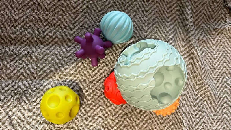 Пирамидка-вкладыш Fisher-Price, шар с планетами, игра Фрукты с фишками 4