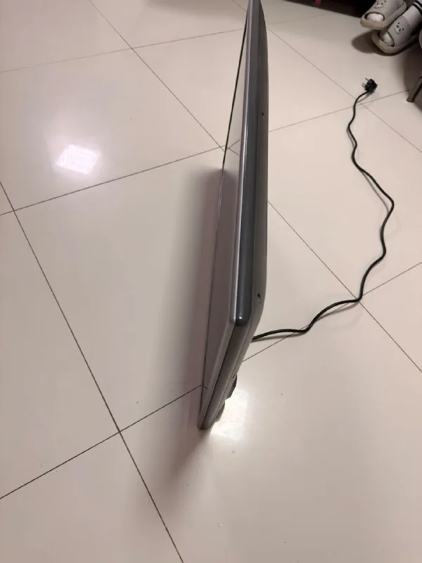 LG телевизор 32" 1