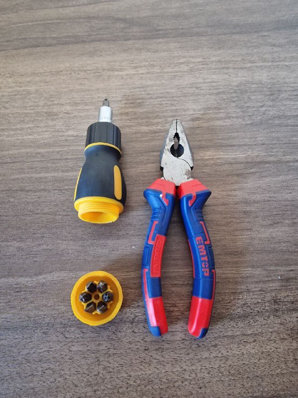 Плоскогубцы, отвертка - трещетка с 7 битами 2