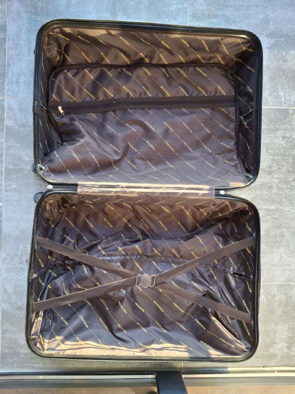 Чемоданы Freedom и It luggage размера М 10