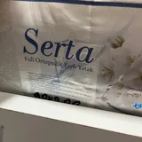 Односпальная деревянная кровать с матрасом Serta 3