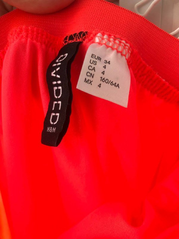 Яркая новая юбка с разрезами по бокам 4