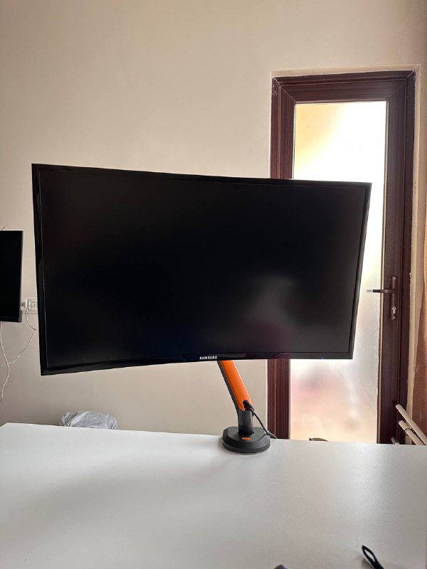 Монитор Samsung LC27F396FHIXCI и кронштейн для монитора 4