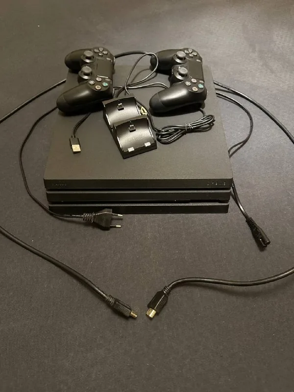 Playstation 4 pro 1ТБ, 2 геймпада, игры 1