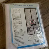 Рейл для вещей, стул, фотоаппарат Kodak, сумка, вешалки, дверца, ремень, пластилин 8