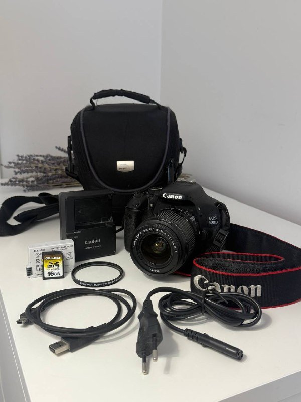 Фотоаппарат Canon EOS 600D Kit EF-S 18-55mm f/3.5-5.6
