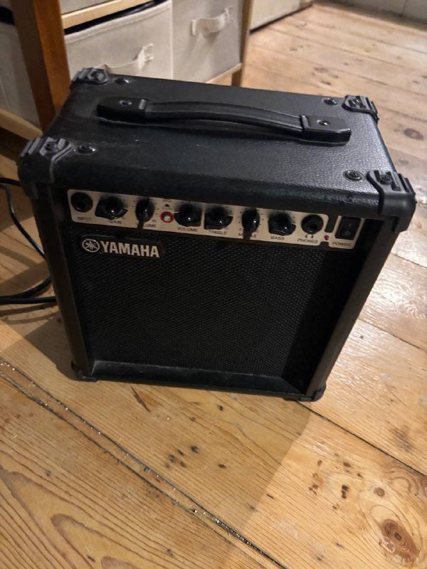 Электрогитара Yamaha ERG 121C с усилителем 2