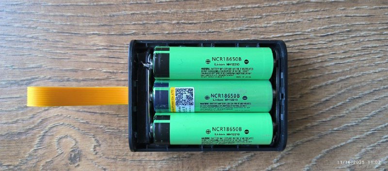 Кейс Пауер Банк для батареек 18650 с фонариком 3