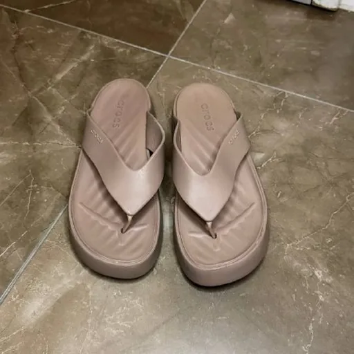 Вьетнамки Crocs на платформе