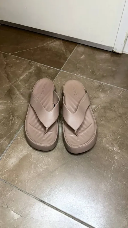 Вьетнамки Crocs на платформе 1