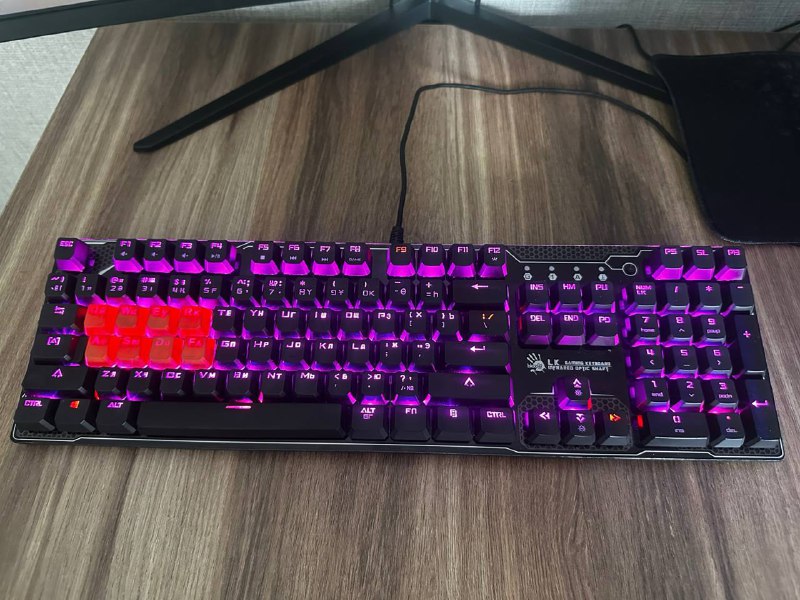 Игровая клавиатура Light Strike RGB 4