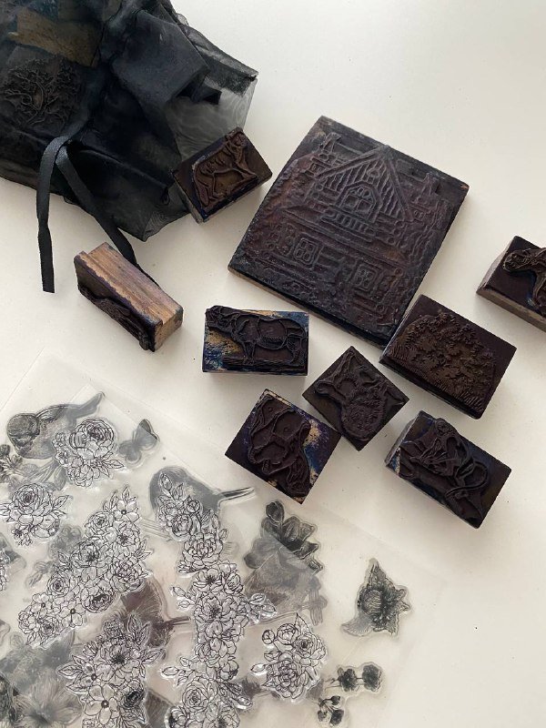 набор старинных штампов и объемные стикеры для штампов