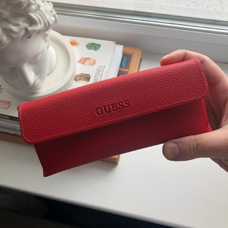 Солнцезащитные очки Guess GU7612-74S с чехлом 4