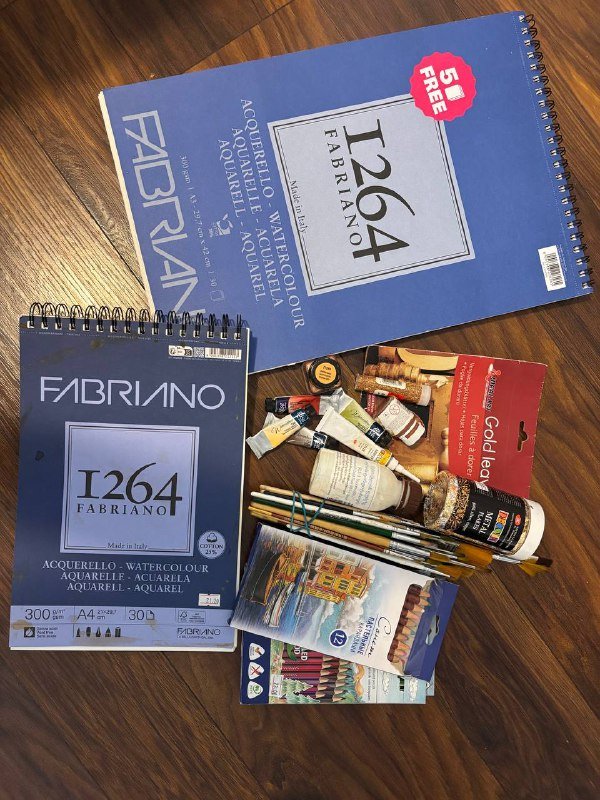 Художественные материалы набор кистей, красок, бумаги